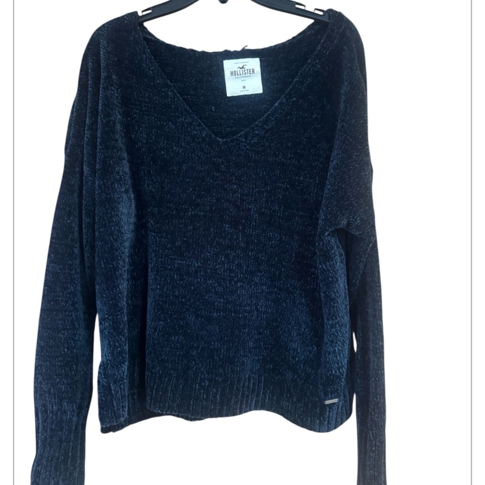 Hollister Women's Dark V-Neck Sweater